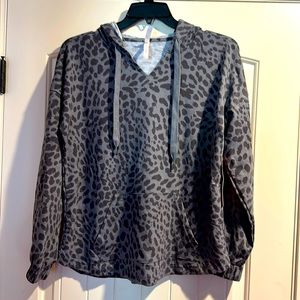 NWT Adrienne vittadini lightweight cheetah hoodie.